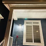 3 Bedroom Luxury House Near Calgary International Airport Nw!!!