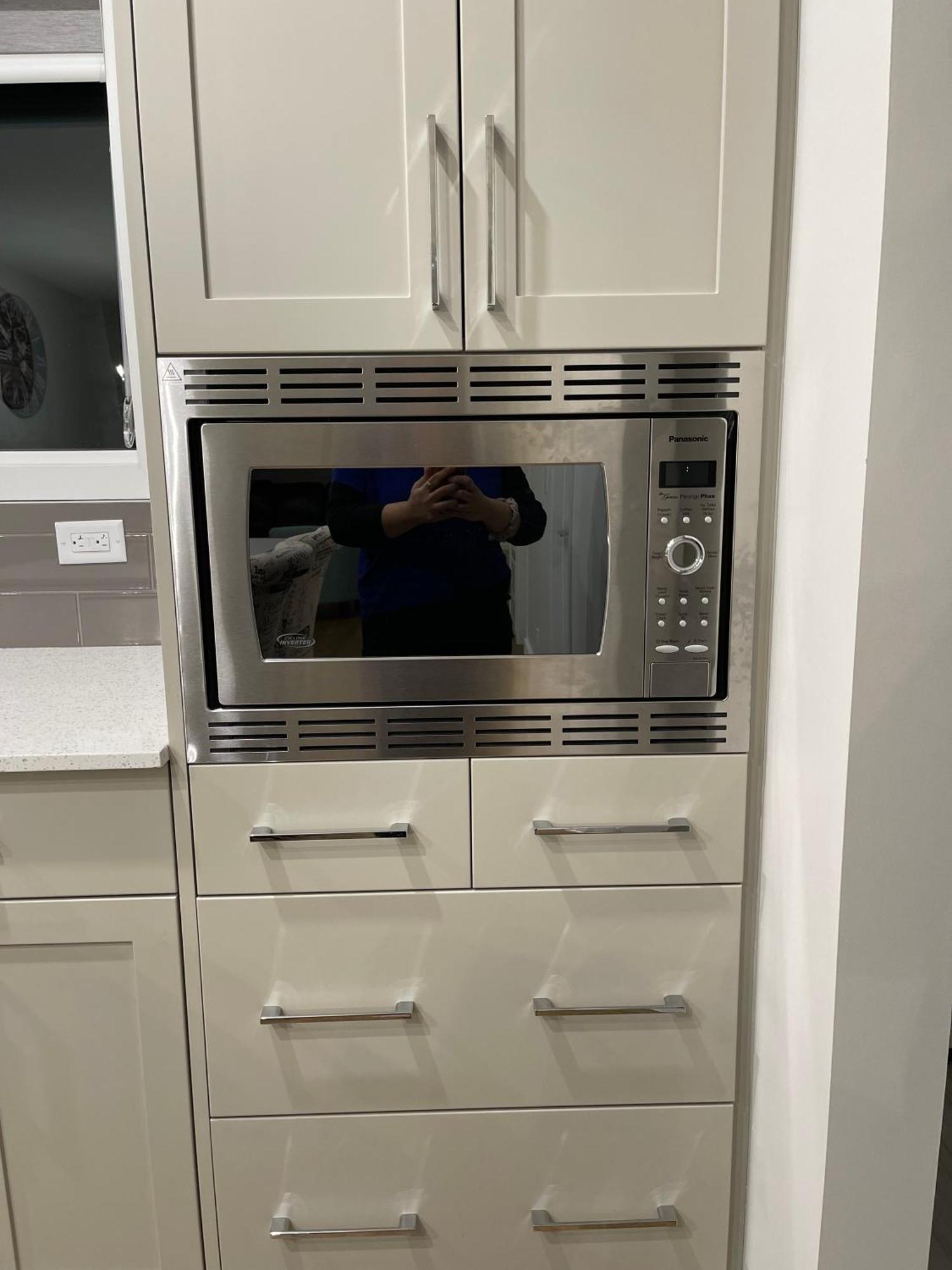 3 Bedroom Luxury House Near International Airport Nw!!! Apartment