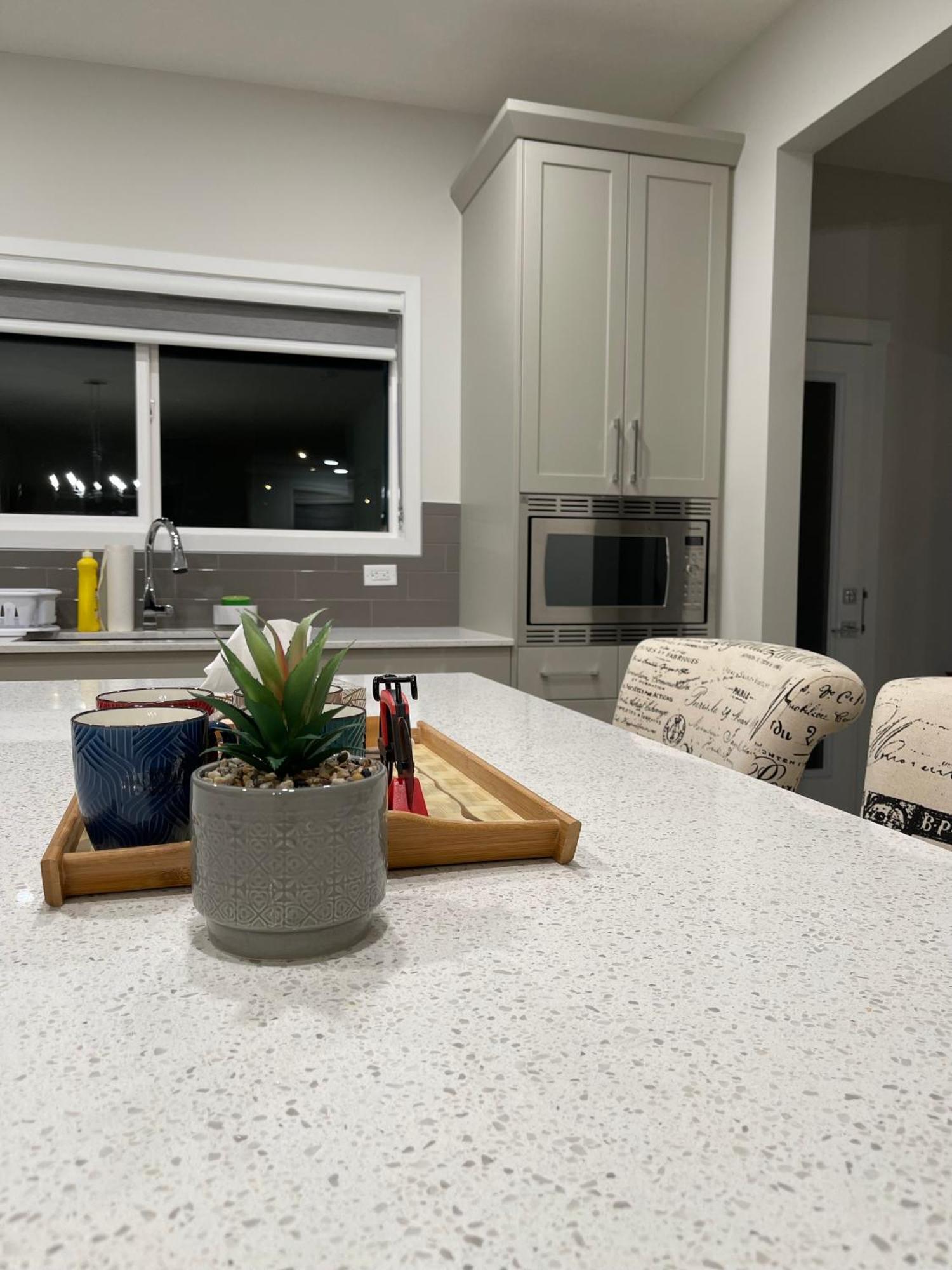 3 Bedroom Luxury House Near International Airport Nw!!! Apartment *