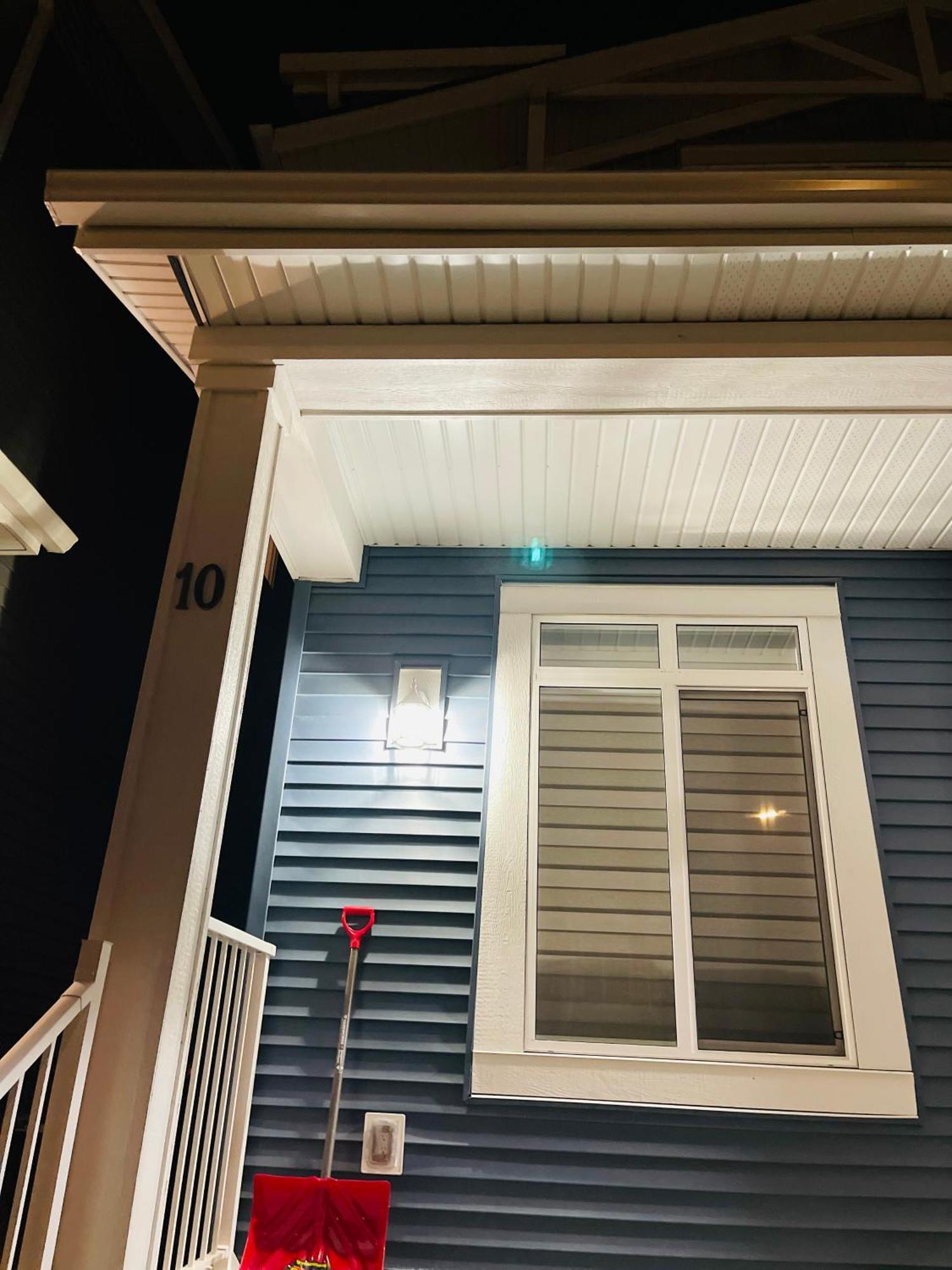3 Bedroom Luxury House Near International Airport Nw!!! * Calgary
