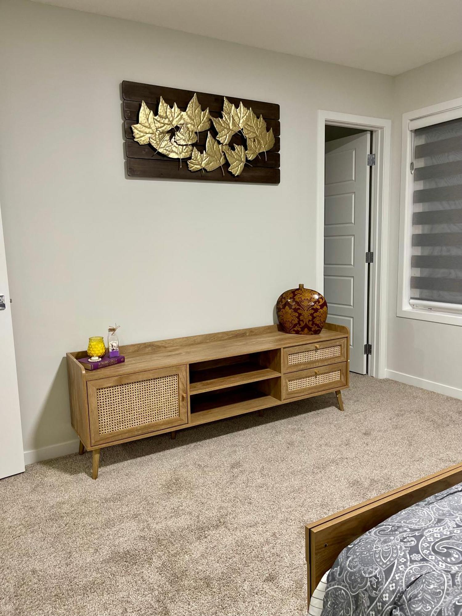 3 Bedroom Luxury House Near International Airport Nw!!! Apartment Calgary