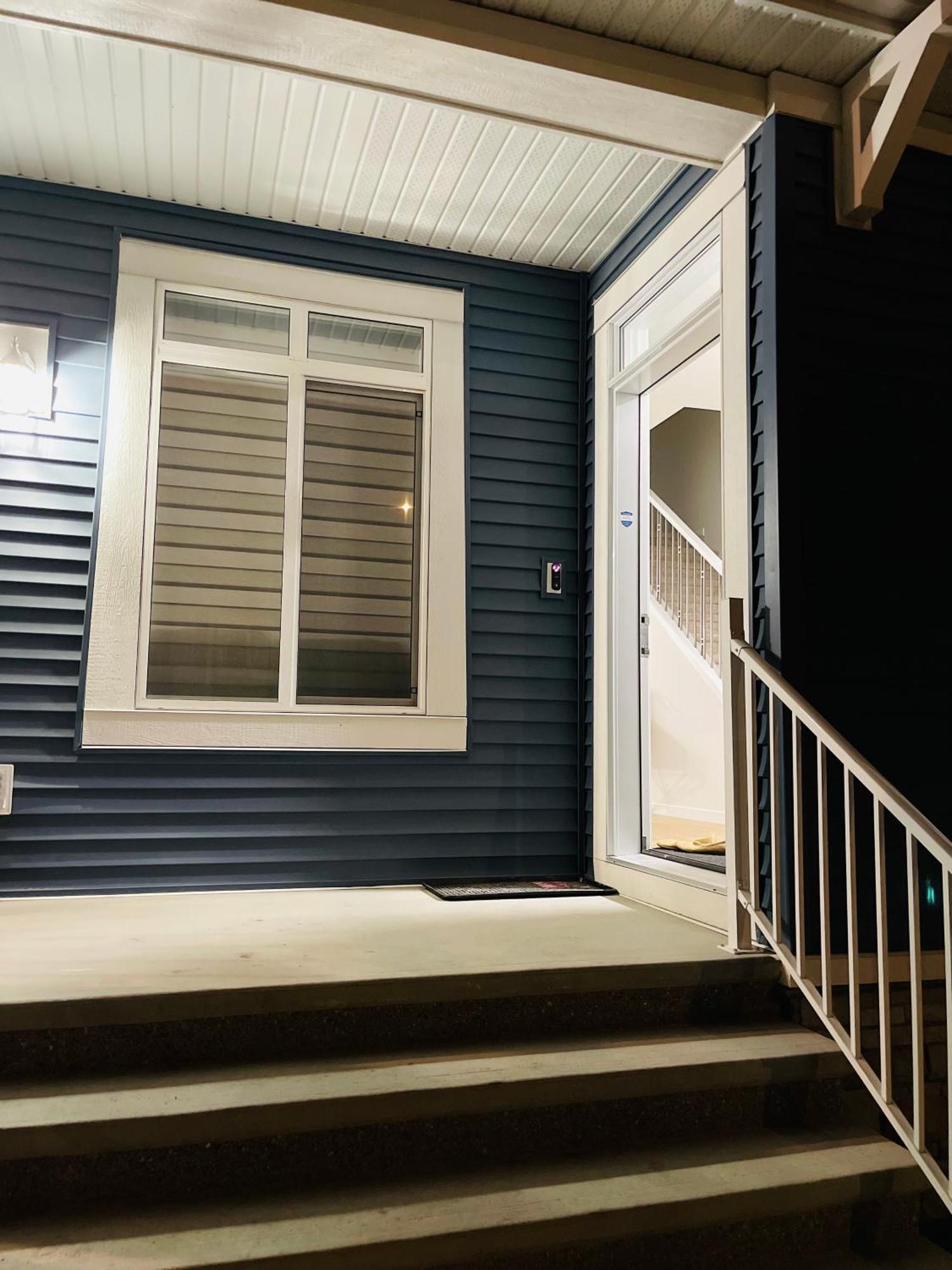 3 Bedroom Luxury House Near International Airport Nw!!! *
