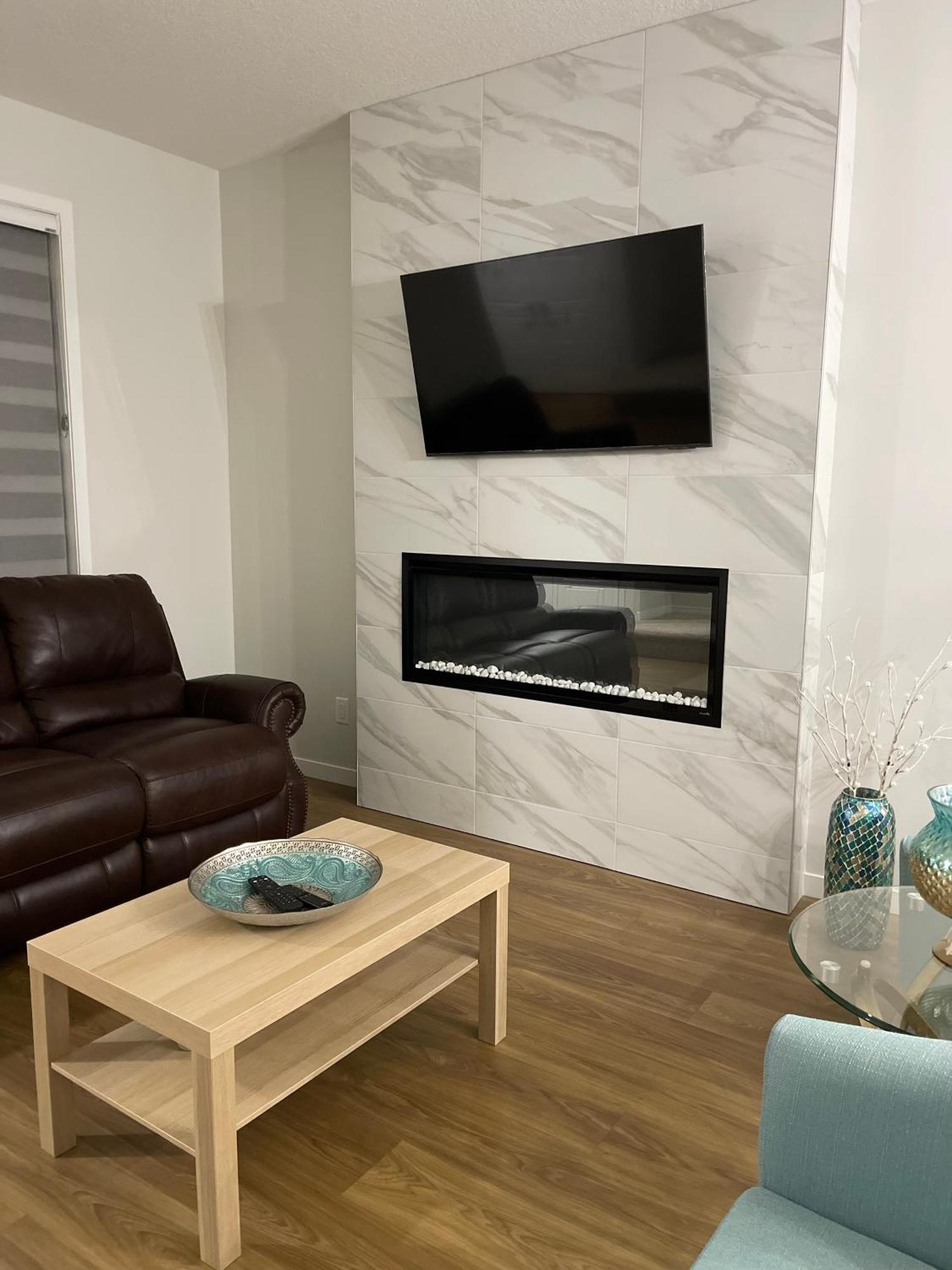 3 Bedroom Luxury House Near International Airport Nw!!! Calgary