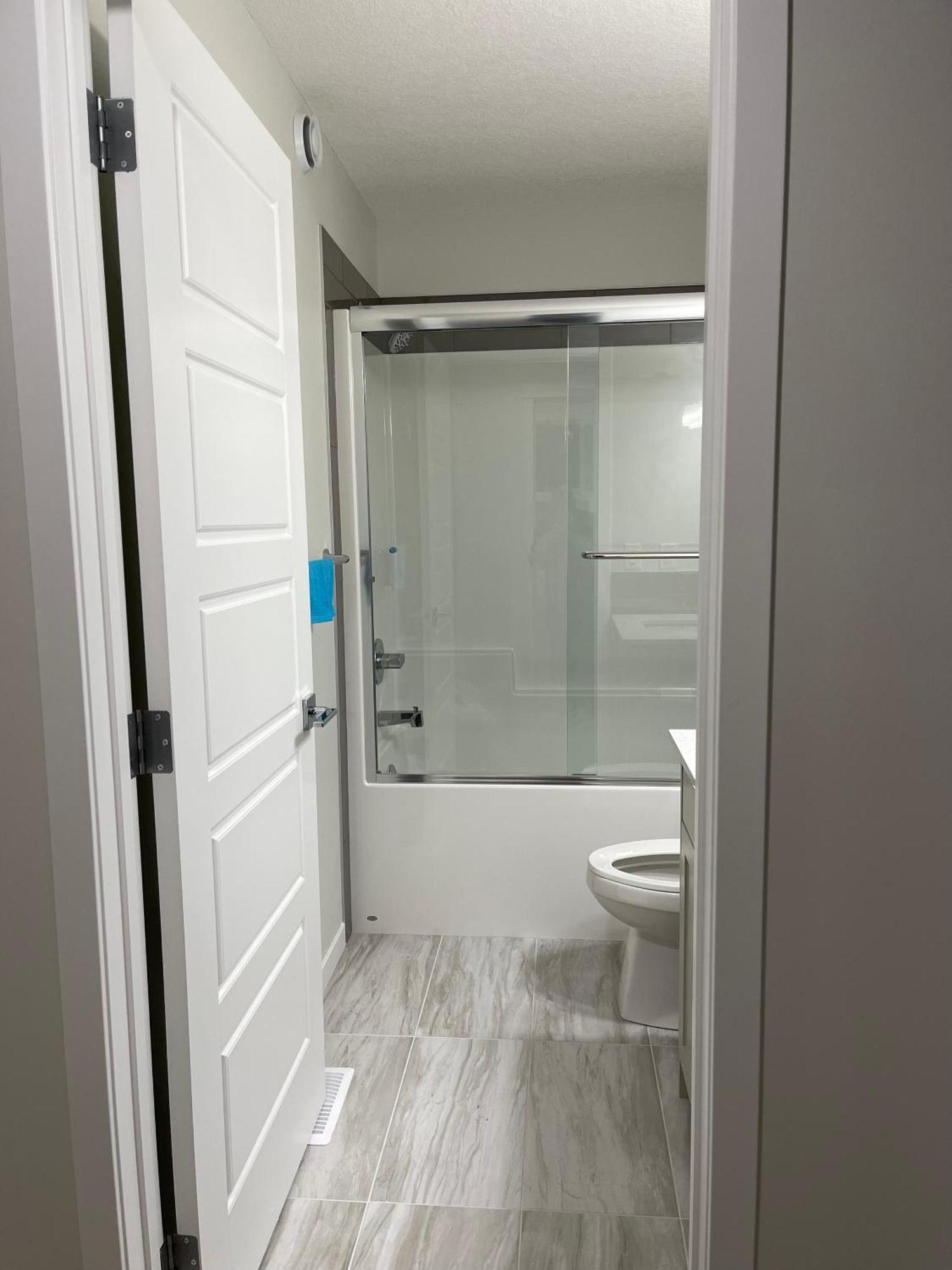 3 Bedroom Luxury House Near International Airport Nw!!! Apartment *