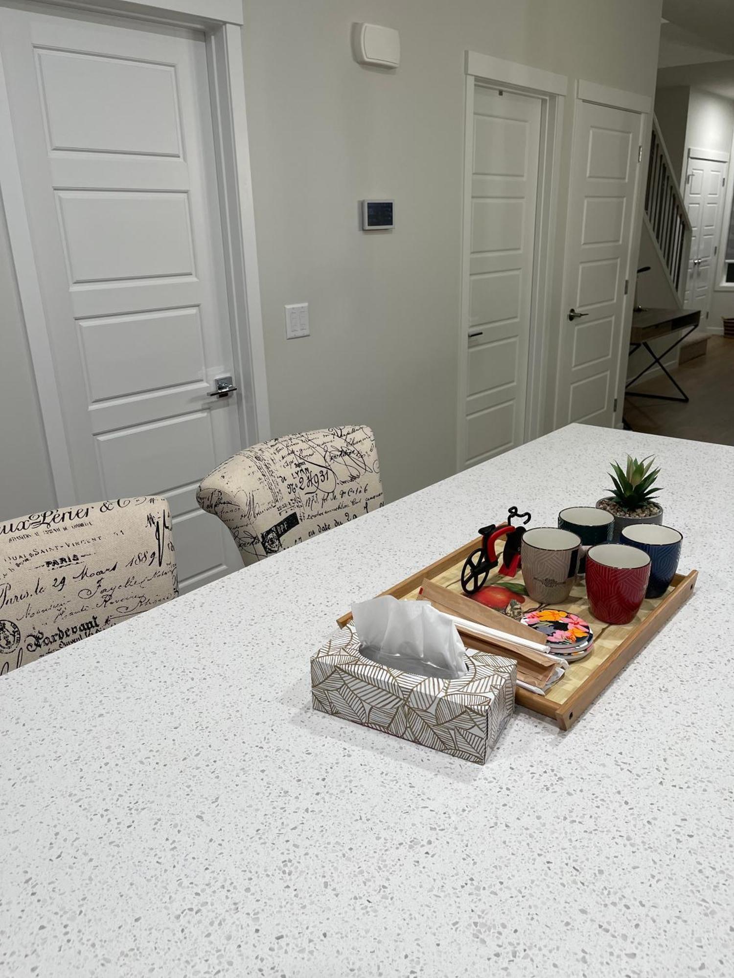 Apartment 3 Bedroom Luxury House Near International Airport Nw!!! *